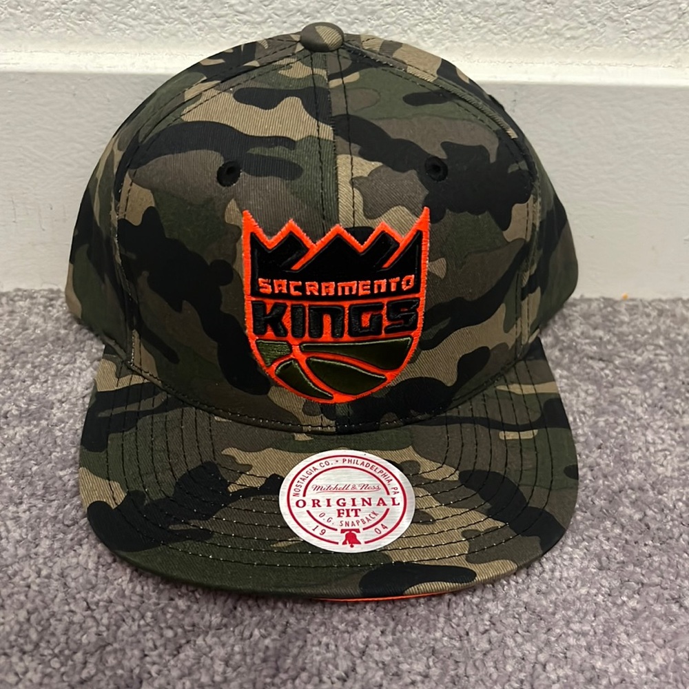 Men's Sacramento Kings Mitchell & Ness Camo Neon Pop Snapback Hat